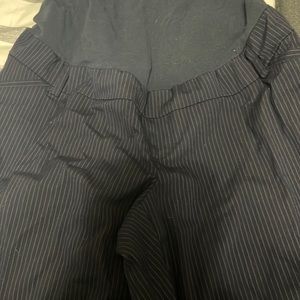 Maternity pants 5 dress pants. 2 yoga/leggings.